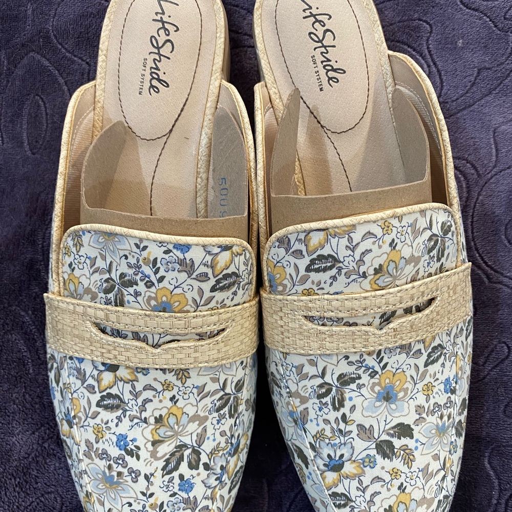 Life Stride Margot Slide in multi floral, size 11W - Picture 2 of 6